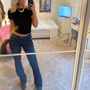 Lågmidjade Jeans disel - Säljer mina lågmidjade bootcut jeans från disel. Använda en gång och låånga i benen, jag är 178/180, storlek 28/34💓