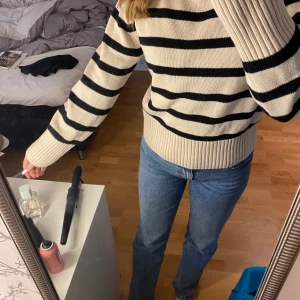 Randig stickad tröja  - Skriv för mer info! 🤗