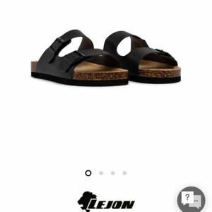 Tofflor - Jag säljer dessa tofflor för jag inte gillar dom, använda 1 gång, storlek 39, köparen stör för frakten 