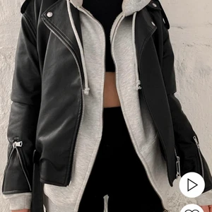 Skinnjacka - Säljer denna fina skinnjacka ifrån Nelly.com, märket Missguided. Då jag knappt använt den. Storlek 36 men oversize🙌🏼 Hör av dig vid fler frågor eller bilder på jackan😍
