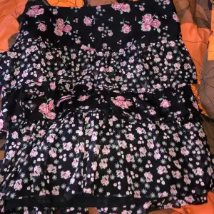 Fick av min mamma men den var för stor för mig. En superfin kjol till sommaren! 
