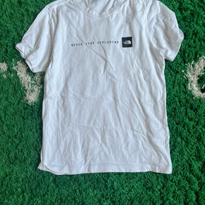 The North Face T-shirt - Oanvänd, strlk M sitter som M :)  Spårbarfrakt!