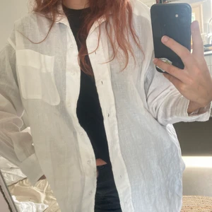 Vit linneskjorta  - stl S, men oversized!! 