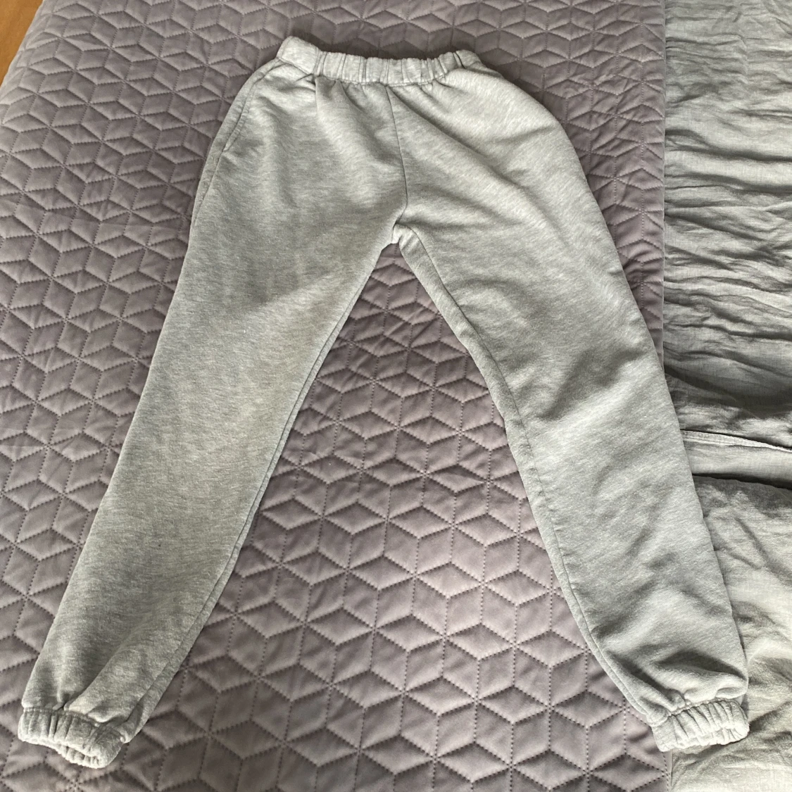 Lågmidjade mjukisbyxor  - 90