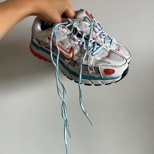 Nike p-6000 - Fräscha Nike strl 37.5! Skriv gärna om du vill ha fler bilder! Kan hämtas upp i Majorna, Göteborg. 