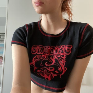 Cool topp - Strl M  Kolla in fler av mina kläder! samfraktar gärna <3