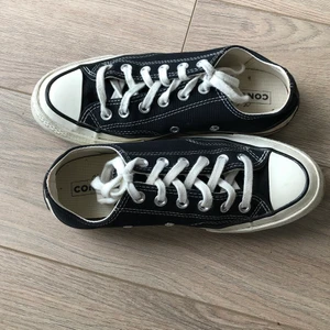 converse - Svarta låga chuck taylor 70s converse. Säljer pågrund av att det är för små för mig. Fortfarande i fint skick då jag inte använt dem så mycket.