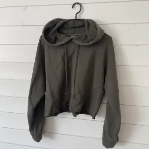 Simpel snygg hoodie i storlek XS/S från Lager 157, grå/grön färg