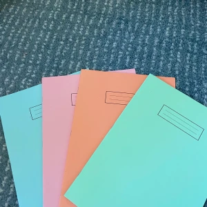 4st anteckningsblock - 4 A4 block med randiga sidor inuti, perfekt för skolan eller bara ha till vardags.  30kr + ev frakt