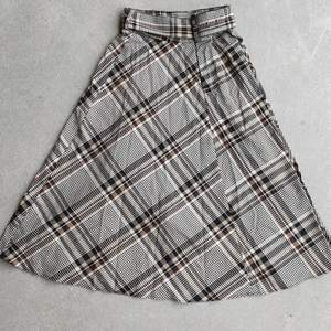 Gorgeous belted midi skirt with plaid pattern. Lovely neutral and brown color story for a classy, feminine look.