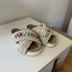 Inuikii tofflor - Säljer mina Inuikii tofflor då dem inte kommer till användning. Storlek 38 💛