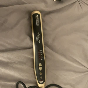 Vet inte exakt vad det är men tror det är en värme borste från Björn Axén Tools!! - Värmeborste tror jag det är. Aldrig använder aldrig så funderat på sälja den, så gör det nu. Kan bli 230 grader. Går att sänka till 130 som är minst! Kan tänka mej 150 eller så något sånt. Buda privat! Frakten kommer vara förmodligen spårbart på 26kr ksk?