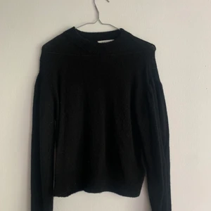 Stickad tröja other stories - Ull & alpacka mix Lite snyggt genomskinlig