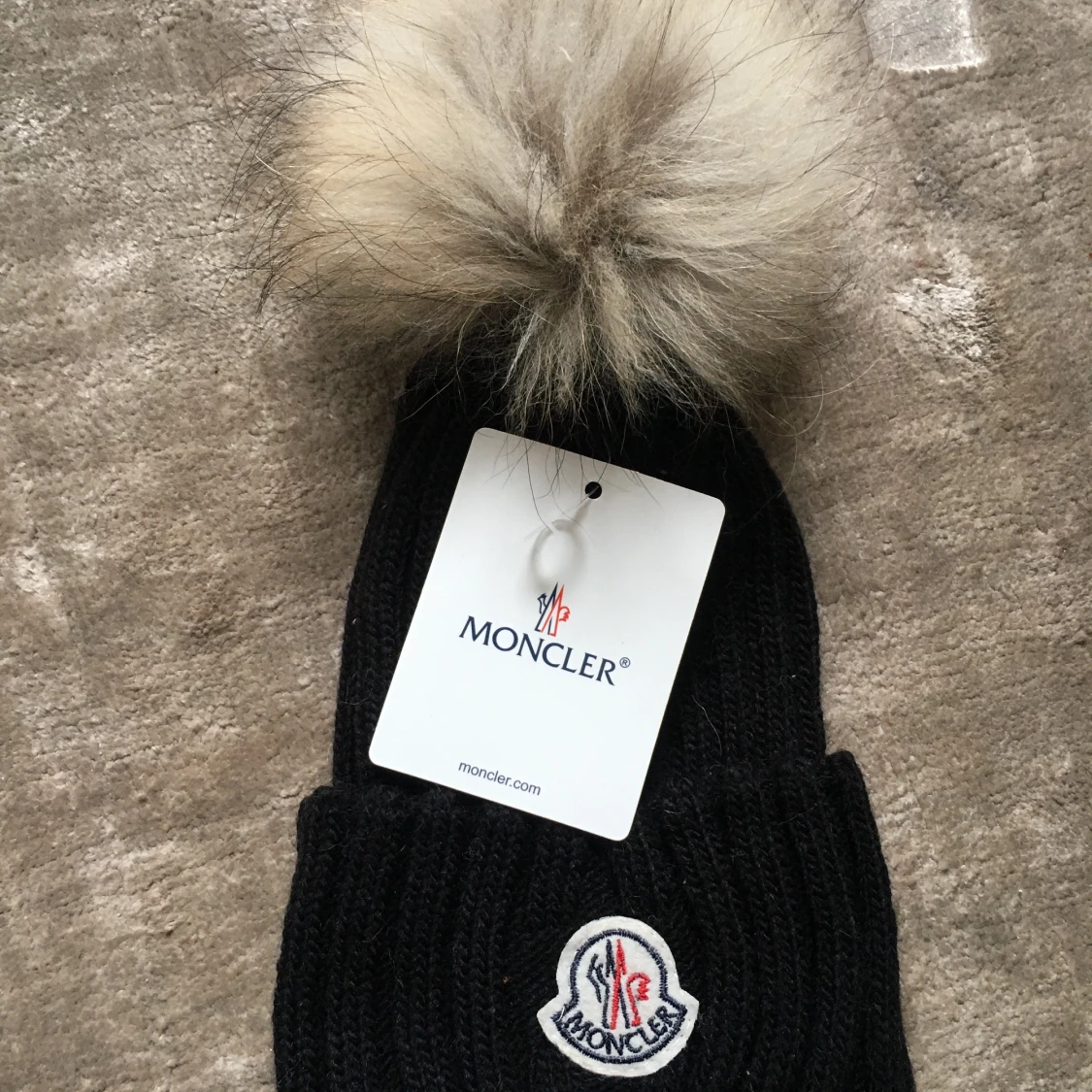 Moncler mössa