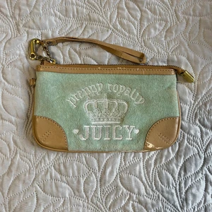 Juicy Couture plånbok - Säljer denna plånbok som jag precis köpte för 300kr men när jag fick hem den så märkte jag att den var BUSTED :( För mer bilder för att se om den är äkta så är det bara att skriva till mig 👍