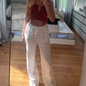 Linnebyxor (Madlady) - Säljer nu mina oanvända linnebyxor ifrån madlady i storlek xs tall (till 171-175 cm) Slutsålda i hemsidan  Jag är 164 och säljer dom just för att dom är lite för långa.  Pris: 300kr + frakt, kostar annars 550kr🤍