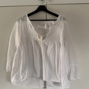 Odd Molly tröja! - Jätte fin odd Molly tröja! Som ny bara skrynklig. Den är i storlek 2 (typ som M kanske S) Startar budgivning från 100 då flera va intreserade:)) Hör av er vid frågor eller intresse❤️