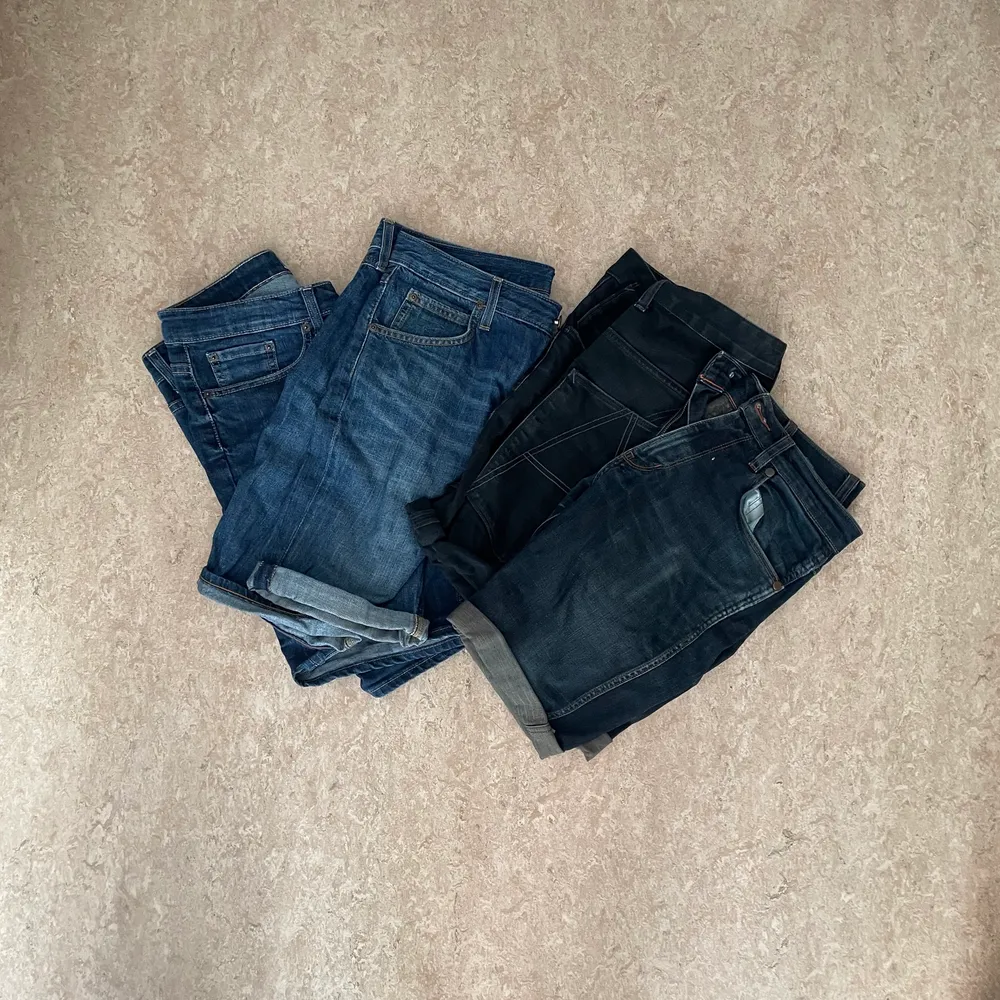 Jeansshorts i olika nyanser av blå/svart. 60  kronor styck eller alla för 130kr. Shorts.