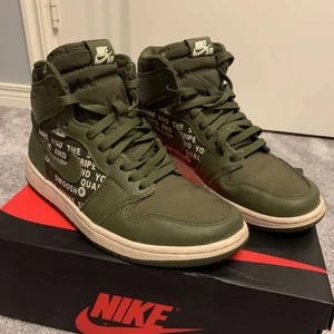 Jordans - Säljer mina gamla Jordans ( Air Jordan 1 Retro High Olive Canvas pga att jag växt ur dom. Strolek 41, använda runt 5 gånger så dom är i nyskick, säljer dom för 200”då nypris är ca 3/4 tusen. Pris kan diskuteras vid snabb affär Frakt betalar köpare