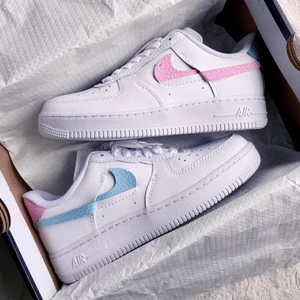 nike air force 1 limited edition  - nu finns dessa nike air force 1s i limited edition att köpa på nystartade @thekidwithfries på instagram, där hittar ni även fler designs i valfria storlekar 🤍