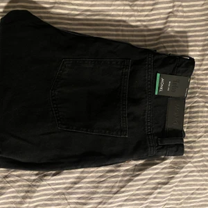 Monki yoko black - Endast testad, säljes pga fel strl. Nypris 400