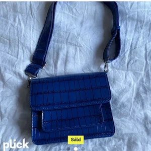 väska  - SÖKER DENNA FINA VÄSKA. hör av dig till mig om du vet eller säljer denna😍😎