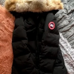 Canada goose shelburne - Säljer min fina canada goose shelburne i storlek XS-S, annvänd få gånger ca 3-5 gånger i vintras. Säljer pga inte min stil längre, hör av er för fler bilder om ni är intresserade. Pris kan diskuteras 