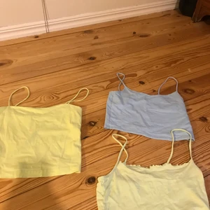 Söta toppar  - Kostar 20 kr st och alla tillsammans blir 60 kr och köparen står för frakten. Skriv om ni undrar nått💞