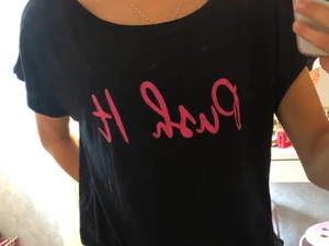 T-shirt✨ - Helt ny mörkblå t-Shirt🥰 Passar Xs-M beroende på hur man vill att den ska sitta🎀