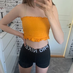 bandeau topp - säljer denna bandeau topp då den aldrig kommit till användning. 