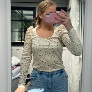 Prickig tröja - Tröja i nyskick, aldrig använd endast testad! 