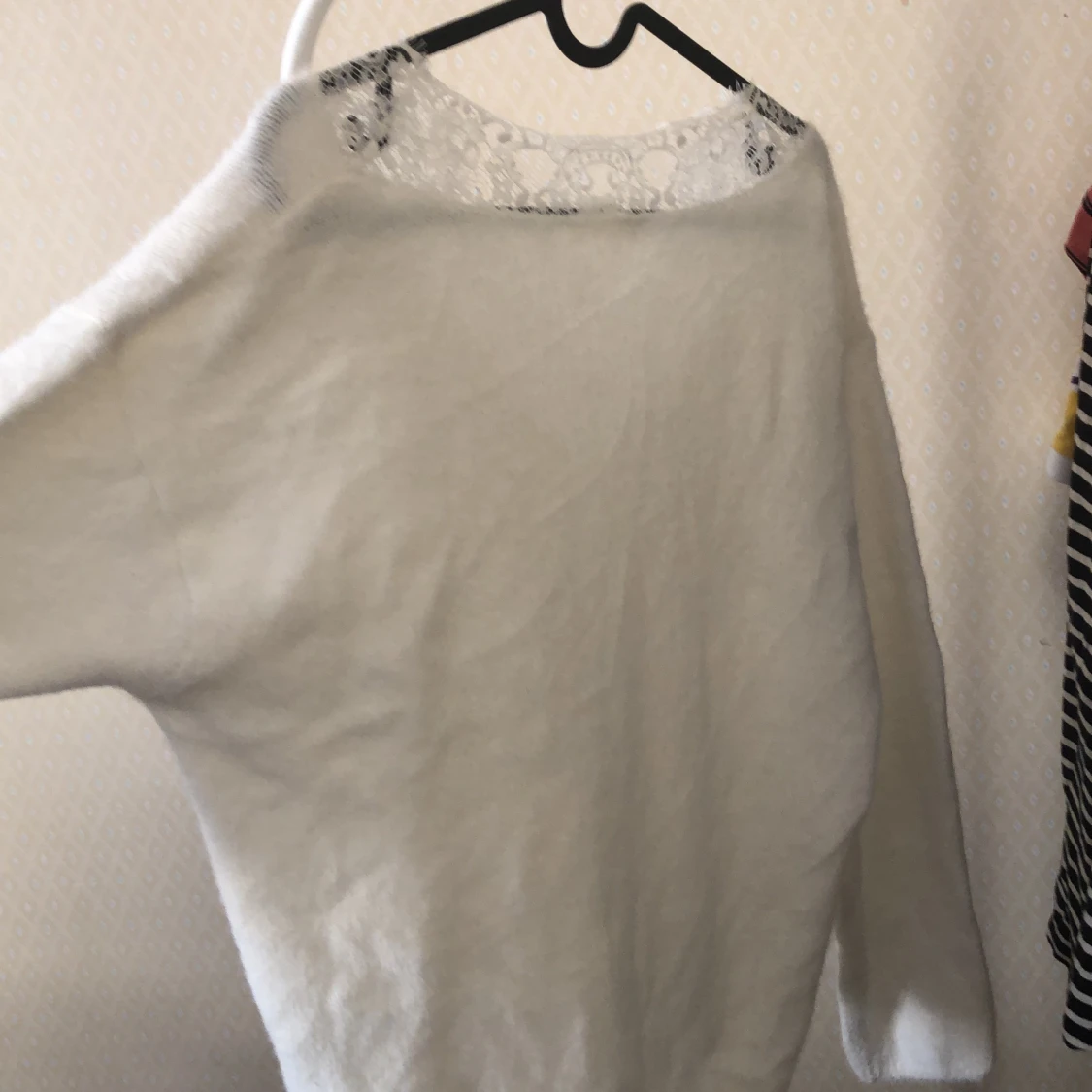 Stickad tröja med spets - 90