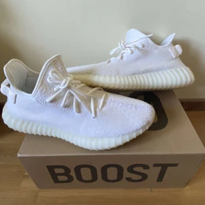 Yeezy boost v2 cream  - Ds box och kvitto finns storlek 44,5