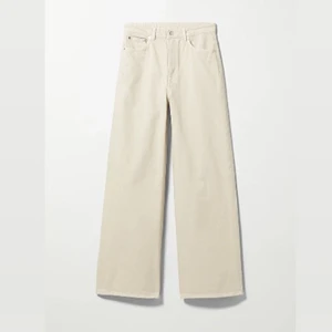 Weekday Ace High Wide Jeans - Säljer mina somriga beiga jeans från Weekday i modellen Ace, Användt fåtal gånger 🌸🌸  Dom är i stolek W26 L32 ❣️ Säljer dom för 100kr + frakt 💓💓 Kontakta mig vid frågor eller om du vill ha fler bilder