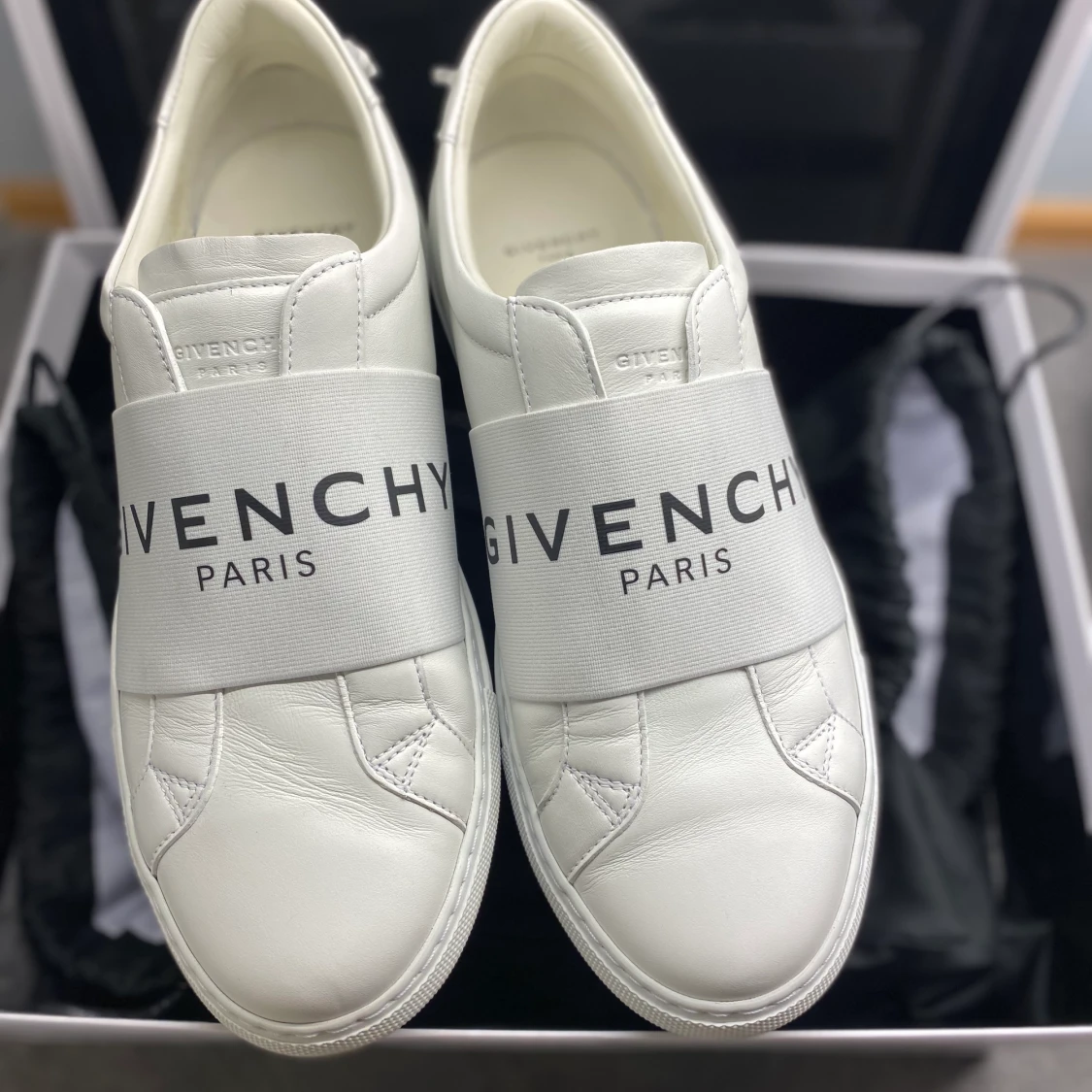 Givenchy  - 90