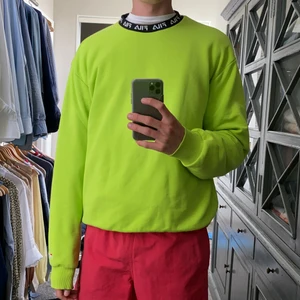 Fila sweatshirt  - Häftig fila sweatshirt. Använd 1 gång och är en storlek M. 