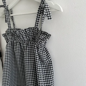 Linne - Superfint linne ifrån hm i storlek XS. Använd ett fåtal gånger och är i superfint skick! Frakt ingår ej!💗