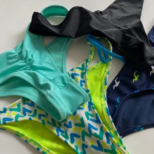 Bikinitrosor - Bikinitrosor från Hollister, Victorias Secret och Pull & Bear. Alla är i storlek XS/S och får rumpan att se as snygg ut! 50kr/par eller alla för 150kr. Priserna är inklusive frakt! <3 SVARTA OCH TURKOSA SÅLDA!