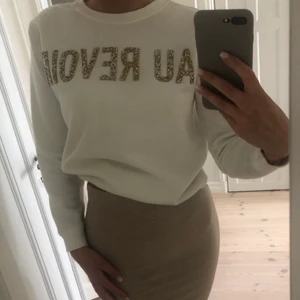 Tröja  - Snygg tröja i bra skick. Kan komma överens om ett pris för leverans💞 