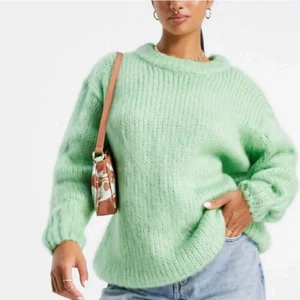 Stickad tröja - Världens finaste stickade oversized tröja som jag råkade beställa två av och säljer därför den ena! Helt oanvänd! Köparen står för frakten <3