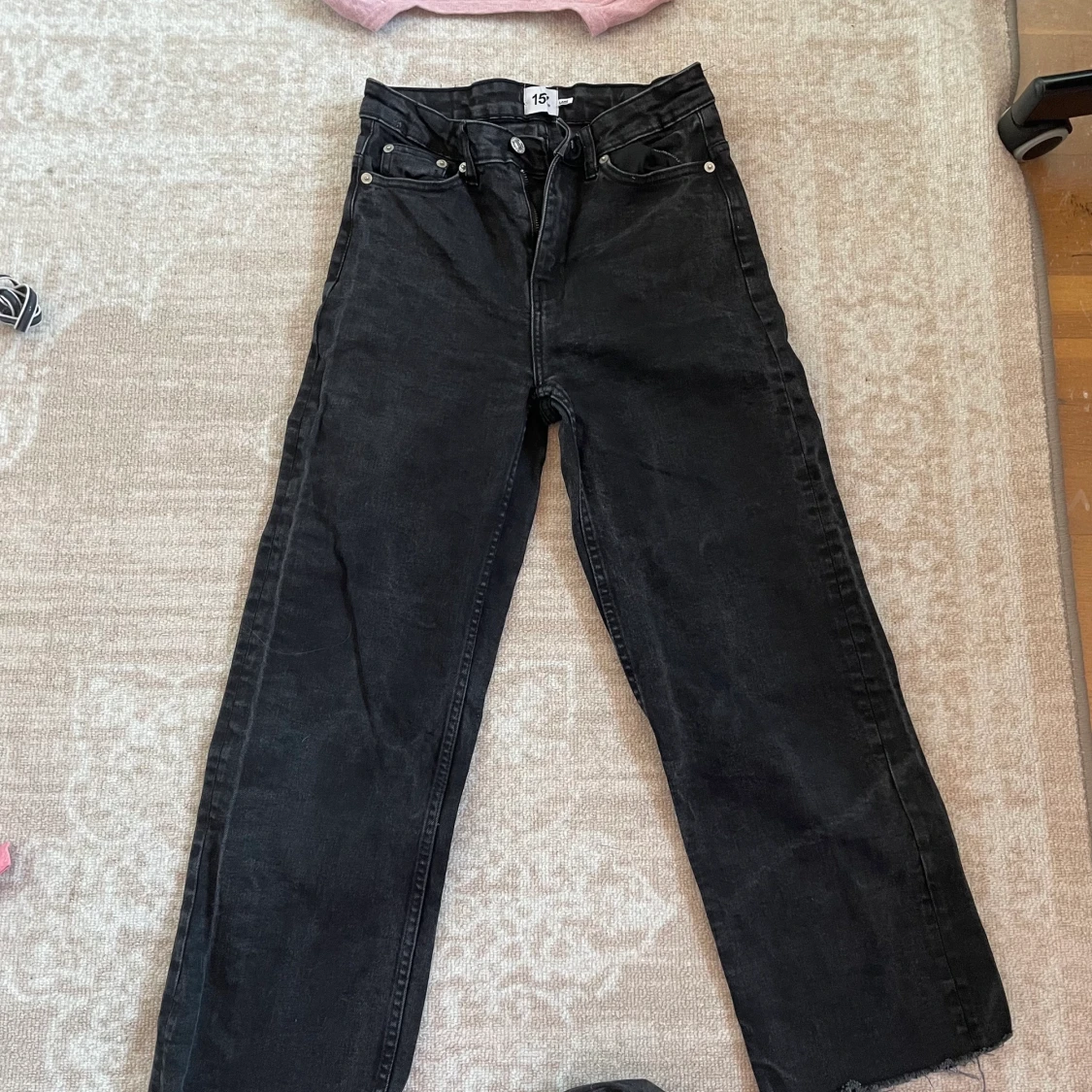 Svarta raka jeans