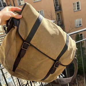 Fossil - Shoulder bag - Jättefin väska från Fossil i khakigrön färg. Praktisk med många fack.