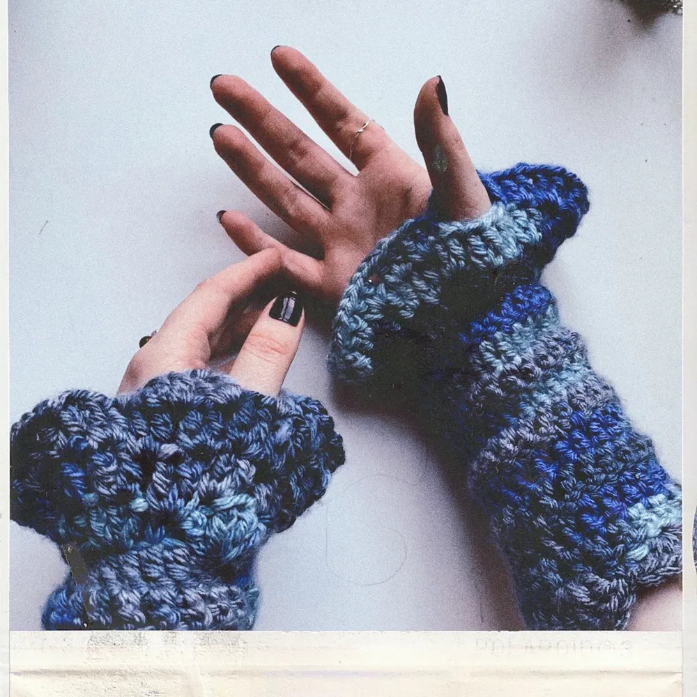 Don’t be so blue! Actually, be. With these wristwarmers. Haha Hand crocheted, one size one color, but can make changes you want.  Contact this ad if you want a custom order.  Can make anything!. Stickat.