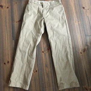 Dickies 874 Beige - Asfeta dickies 874 i beige färg, säljer pga att dem ej kommer till användning längre. Dem är i väldigt gott skick och har inga synliga täcken på användning, dem är i storlek 30/30 och sitter perfekt på mig som är cirka 175 och väger cirka 54 kg. Vid intresse skicka gärna meddelande, kan även skicka fler bilder på dem vid behov