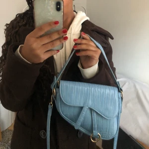  Blå väska  - Blå vänska som är köpt förra sommaren, välanvänd. Frakt tillkommer.💗