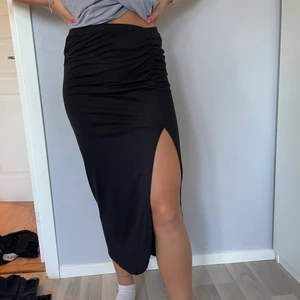 Svart kjol  - Svart kjol storlek M