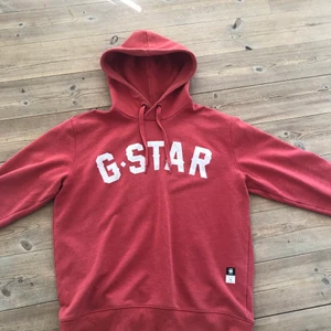 G-Star Raw Huvtröja - G-Star huvtröja i använt men bra skick. Fin färg.