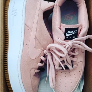 Nike  - Så gott som nya 😁🌸 