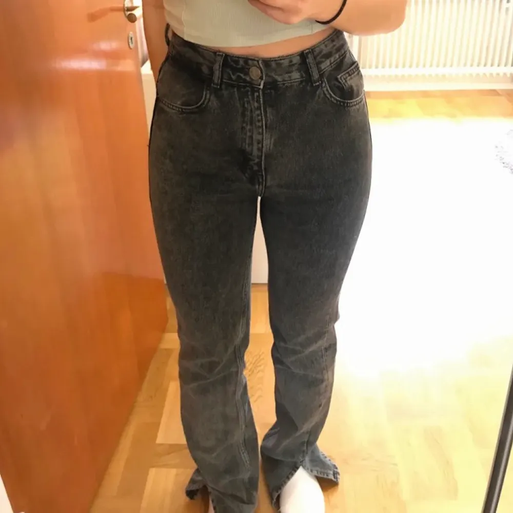 Skit fina jeans som inte kommer till användning! Passar från xs/m💞. Jeans & Byxor.