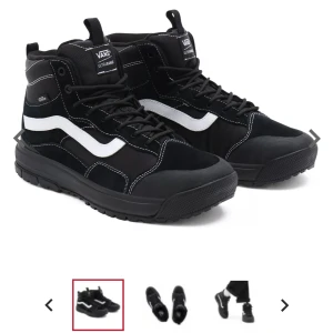 Vans  - Säljer dessa otroligt snygga vinter vans skor som funkar bra både på vintern och våren! Ordinarie pris 1 399 på Vans egna hemsida. De är i fint skick och har bara använt en gång! De är gjorda för att använda i olika element, främst regn och snö . (Bild från Vans egna hemsida)